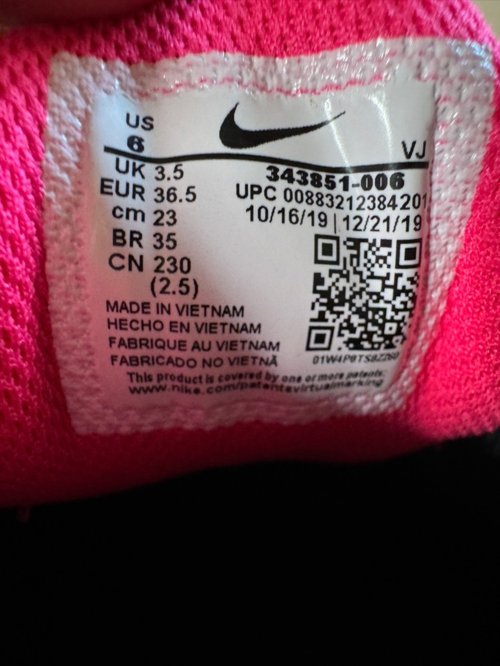 Nike Women's Black and Pink Athletic Running Shoes - Picture 5 of 7
